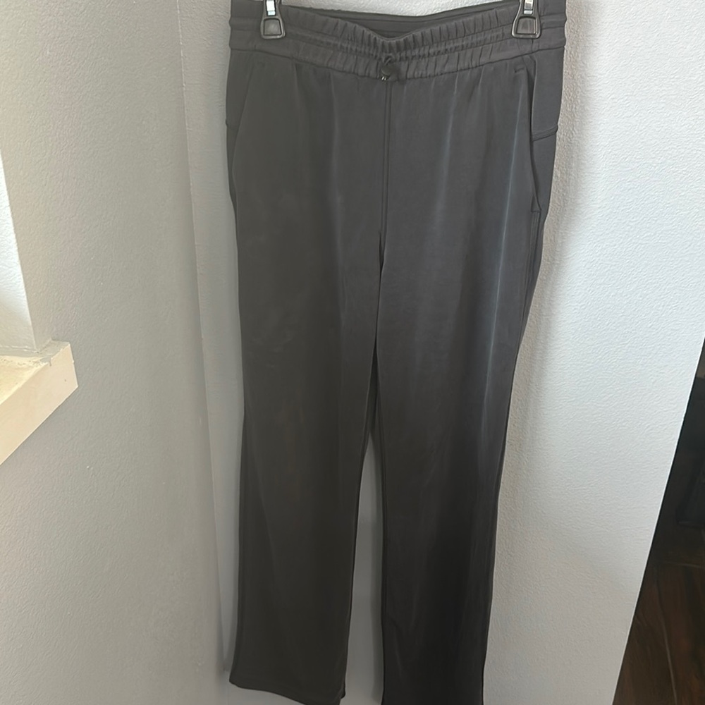 Lululemon Athletica Gray Pants with Elastic Waistband
